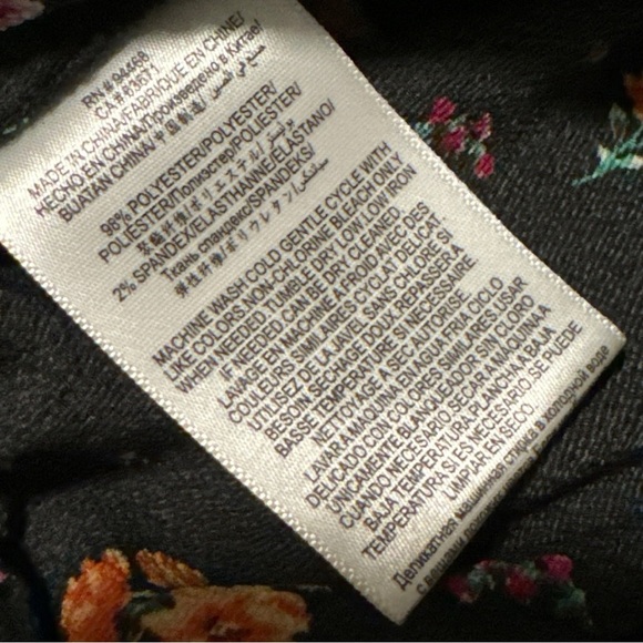 💐Floral Dream Cropped Blouse - Perfect for Fall/Winter! - Picture 7 of 8